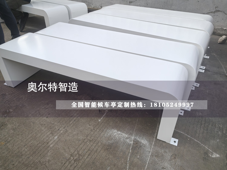 ���ո�����ɫ����վ̨��������